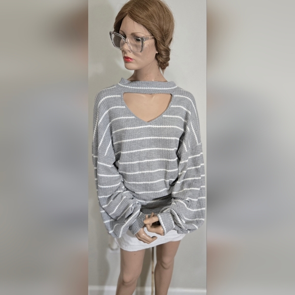 BiBi Gray and White V-Neck Sweater - Picture 2 of 7